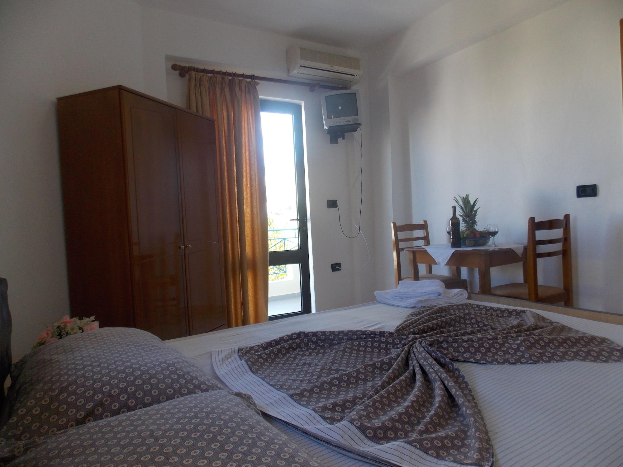 Blue Residence Sarandë Esterno foto